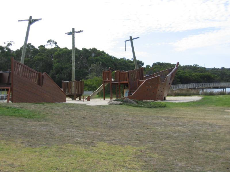 Anglesea - Coogoorah Park, River Reserve Road: Playground in the shape of a boat
