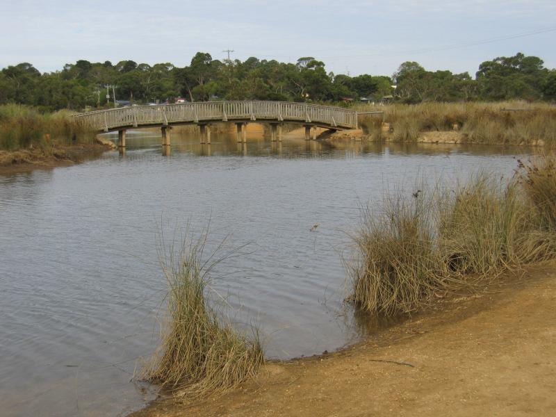Anglesea - Coogoorah Park, River Reserve Road: Bridge across wetlands