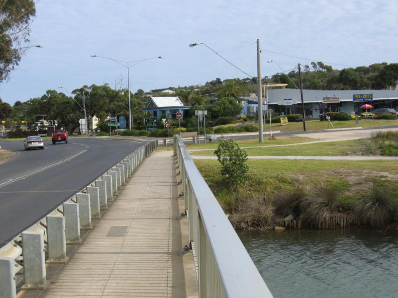 Anglesea - Anglesea River through the town and surroundings: View south along Great Ocean Road over Anglesea River towards shops at Noble St