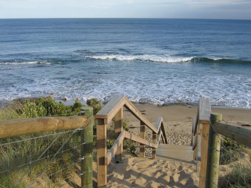 Anglesea - Point Roadknight: Path down to beach south-west of Point Roadknight