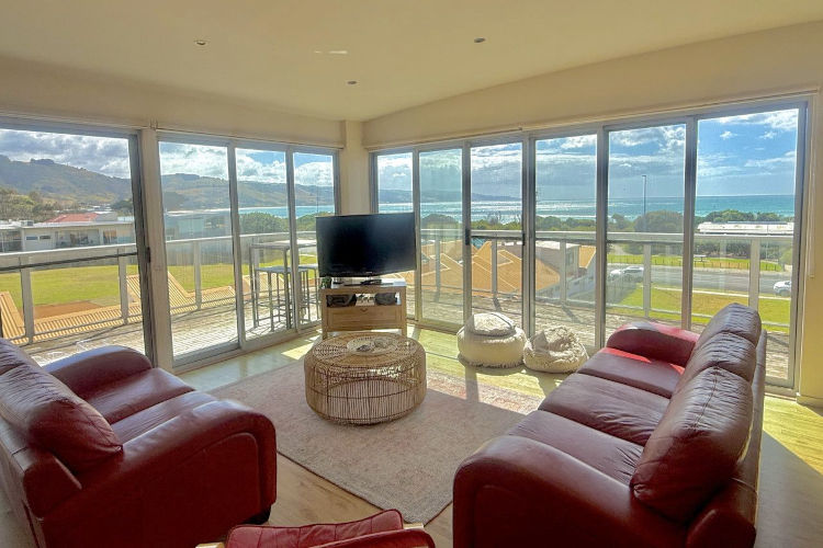 Birds Nest @ The Butter Factory, Apollo Bay