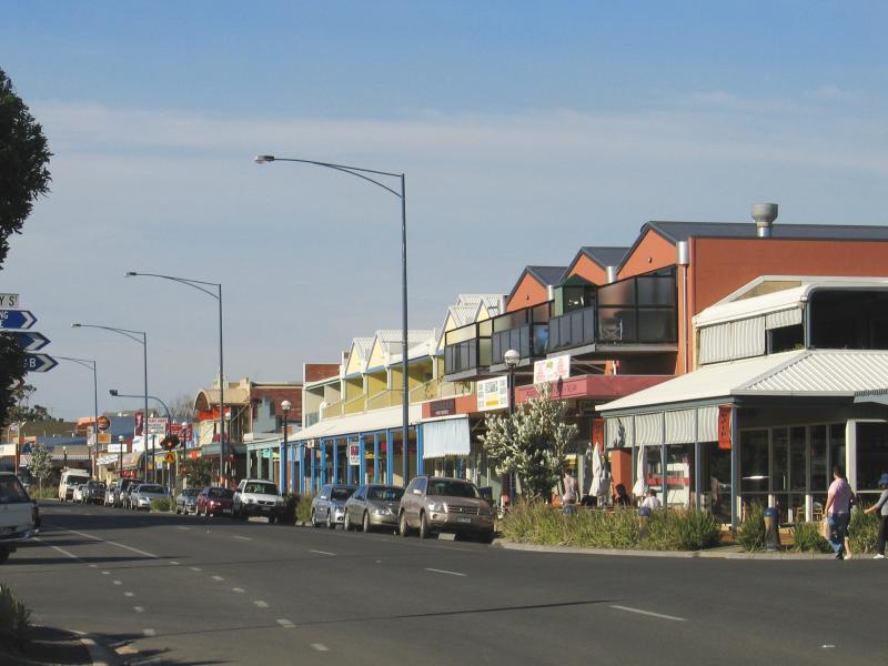 Apollo Bay - Shops and commercial centre, Great Ocean Road - View south along Great Ocean Rd at Hardy St