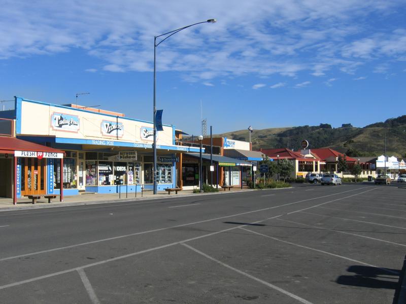 Apollo Bay - Shops and commercial centre, Great Ocean Road - View north along Great Ocean Rd towards Moore St
