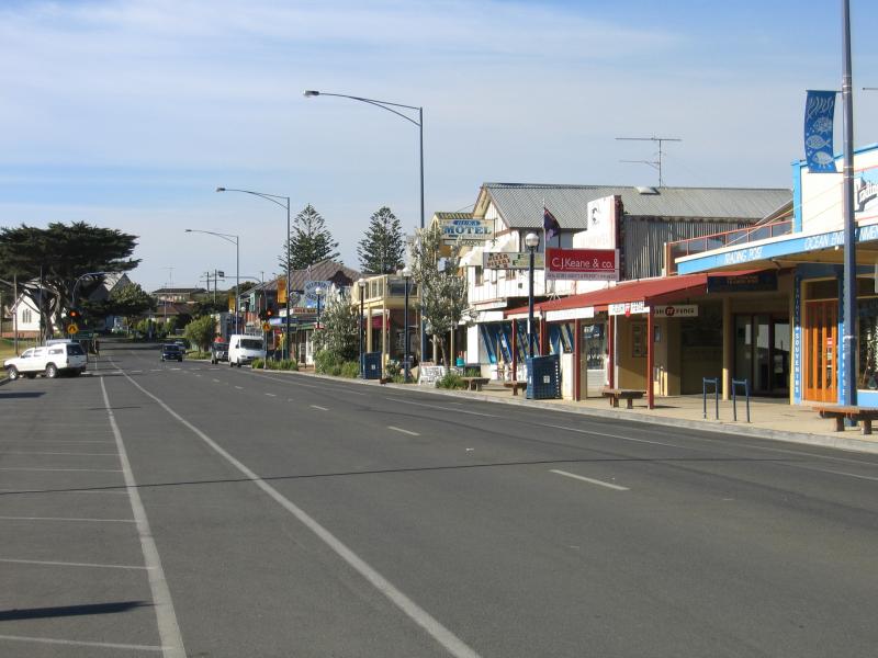 Apollo Bay - Shops and commercial centre, Great Ocean Road: View south along Great Ocean Rd between Moore St and McLaren Pde