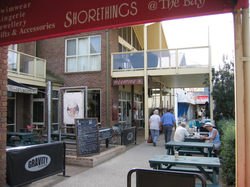 Apollo Bay - Shops and commercial centre, Great Ocean Road: Nautigals Cafe, Great Ocean Rd