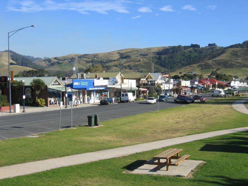Apollo Bay - Shops and commercial centre, Great Ocean Road - View north along foreshore reserve and Great Ocean Rd between McLaren Pde and Moore St