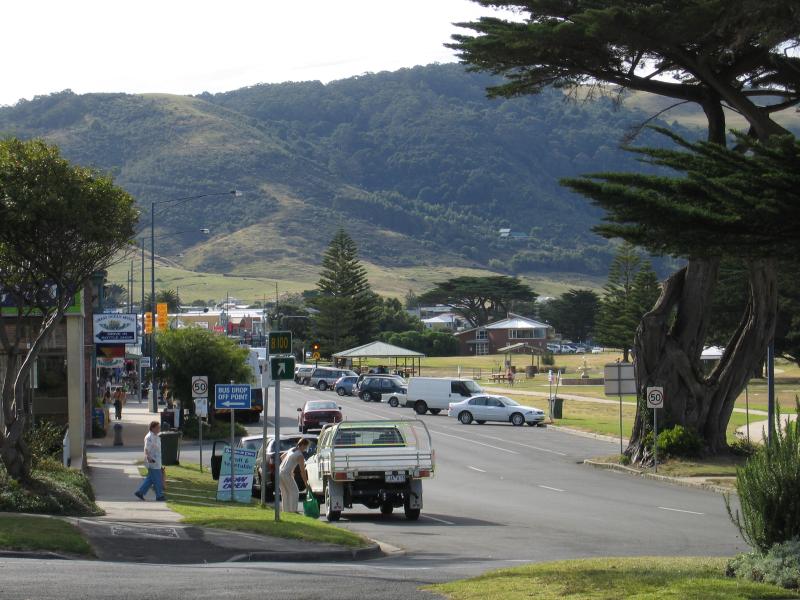 Apollo Bay - Shops and commercial centre, Great Ocean Road: View north along Great Ocean Rd at Nelson St