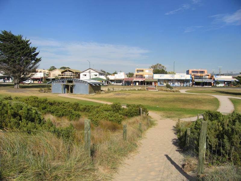 Apollo Bay - Foreshore Reserve in town centre, Great Ocean Road: View west across foreshore between Moore St and McLaren Pde