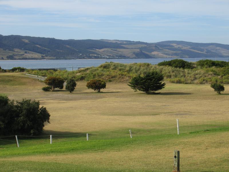 Apollo Bay - Foreshore Reserve in town centre, Great Ocean Road: View along foreshore near Nelson St