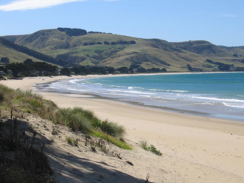 Apollo Bay - Beach in town centre - View north along coast from near Cawood St