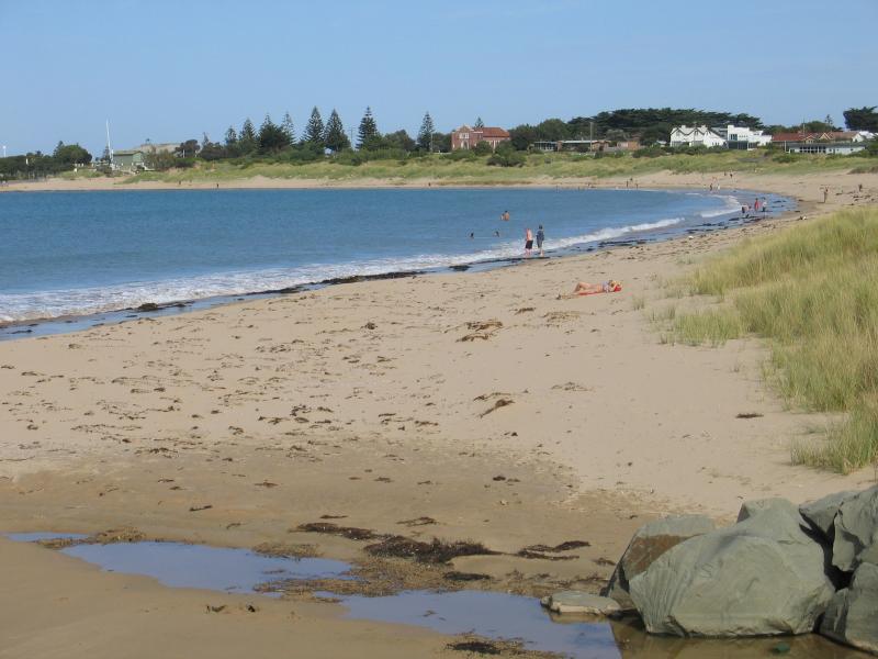 Apollo Bay - Beach in town centre: View south along coast from near Thomson St