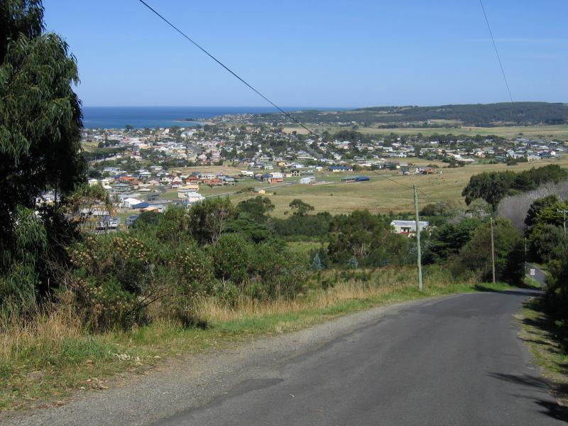 Apollo Bay - Marriners Lookout - View south along Marriners Lookout Rd