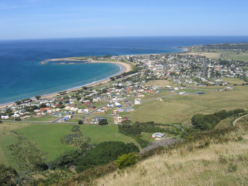 Apollo Bay - Marriners Lookout: View south-east along coast towards Apollo Bay and Marengo