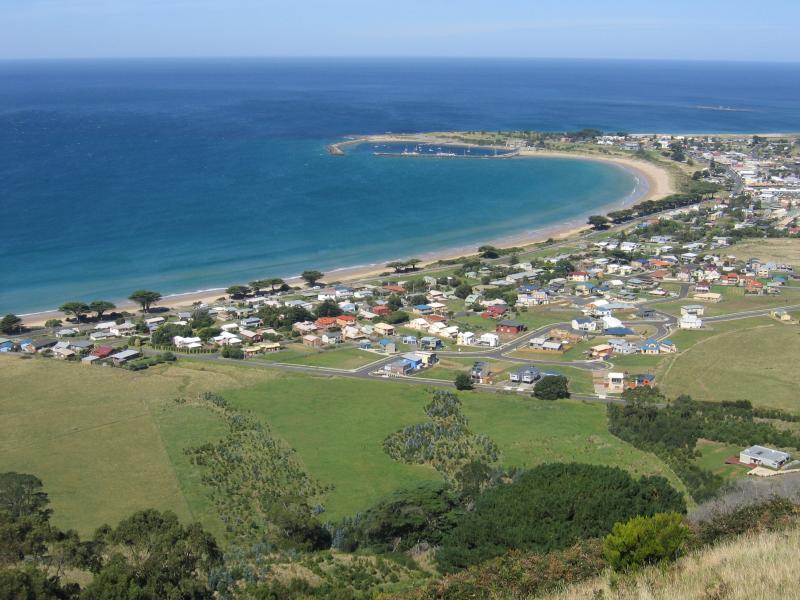 Apollo Bay - Marriners Lookout - View south-east along coast towards town centre