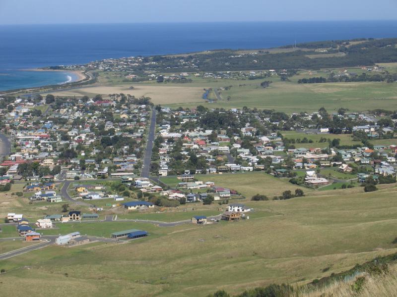Apollo Bay - Marriners Lookout: View south across residential areas of Apollo Bay and towards Marengo in the background