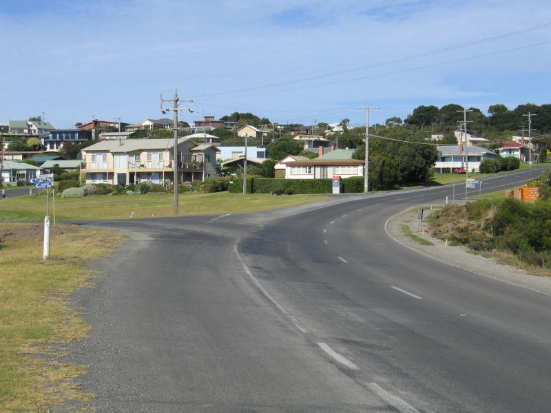 Apollo Bay - Town of Marengo, south of Apollo Bay: View south along Great Ocean Rd towards Marengo Cres