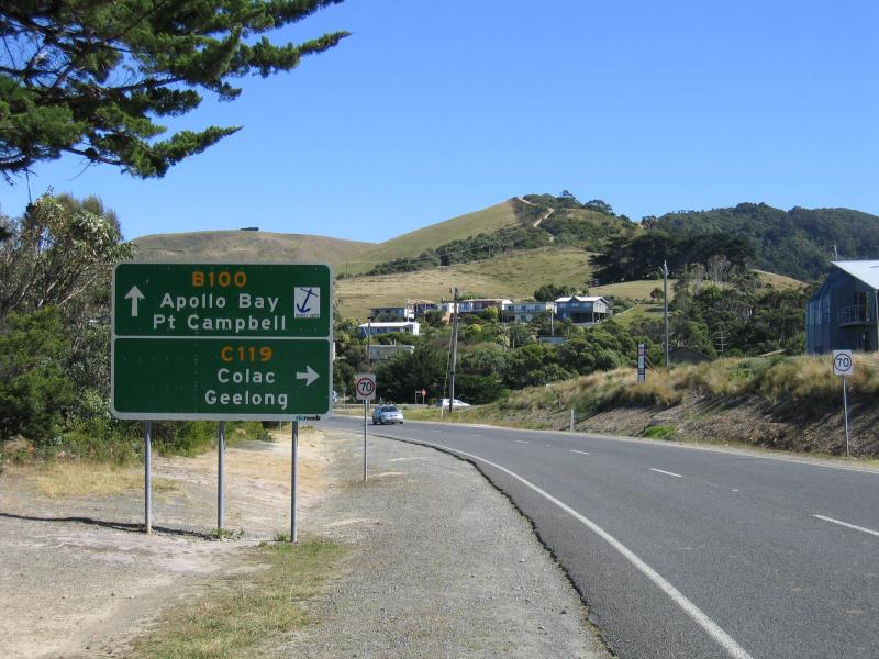 Apollo Bay - Town of Skenes Creek, north of Apollo Bay: View west along Great Ocean Rd towards Skenes Creek Rd