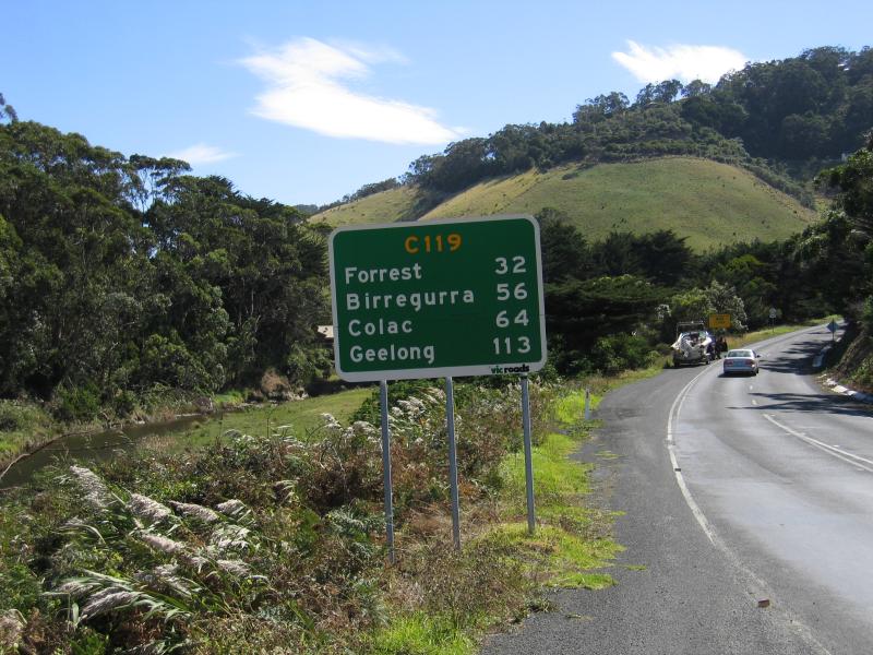 Apollo Bay - Town of Skenes Creek, north of Apollo Bay: View north along Skenes Creek Rd near Great Ocean Rd