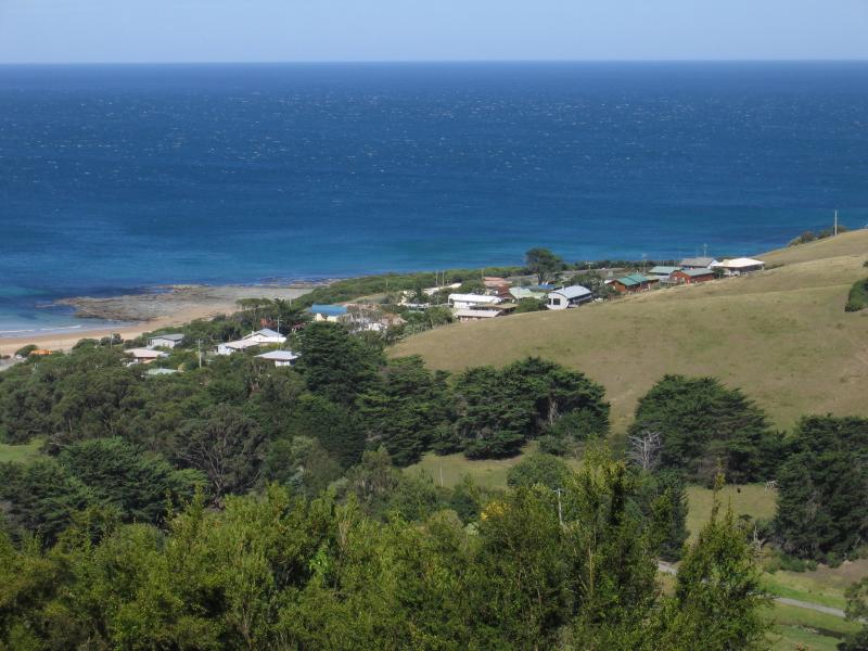 Apollo Bay - Evans Lookout, Skenes Creek: View south-west along coast