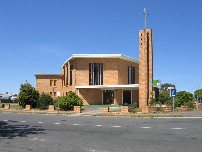 Ararat - Commercial centre and shops: Uniting Church, view east along Barkly St at King St