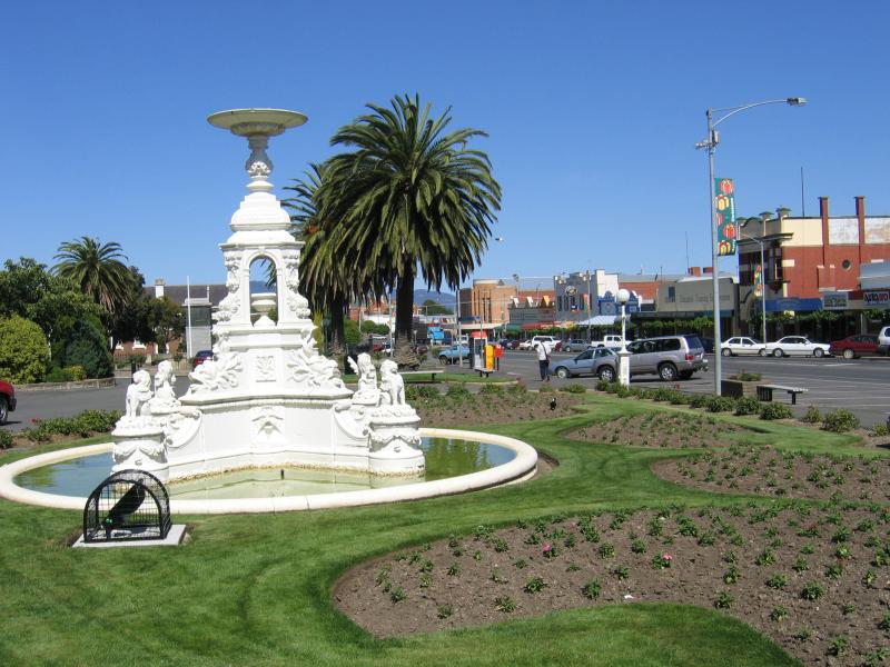 Ararat - Commercial centre and shops: View east along Barkly St from Town Hall
