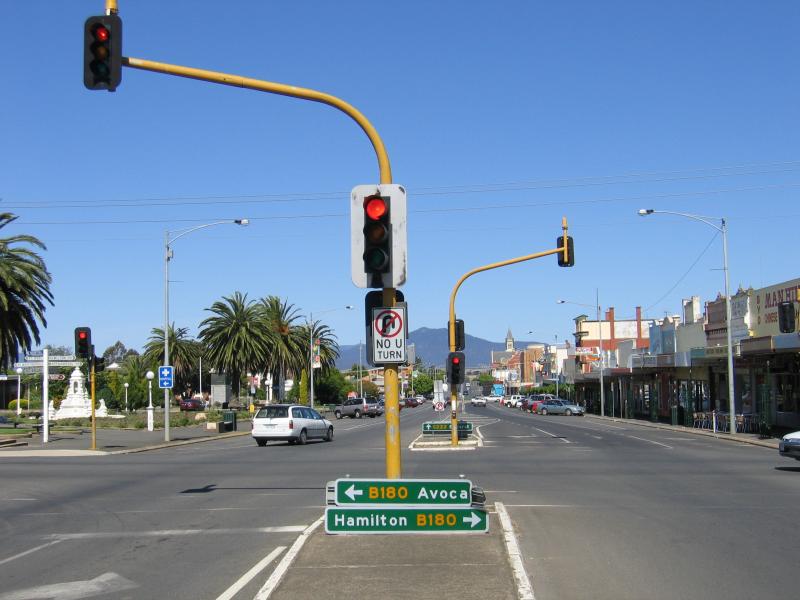 Ararat - Commercial centre and shops: View east along Barkly St at Vincent St