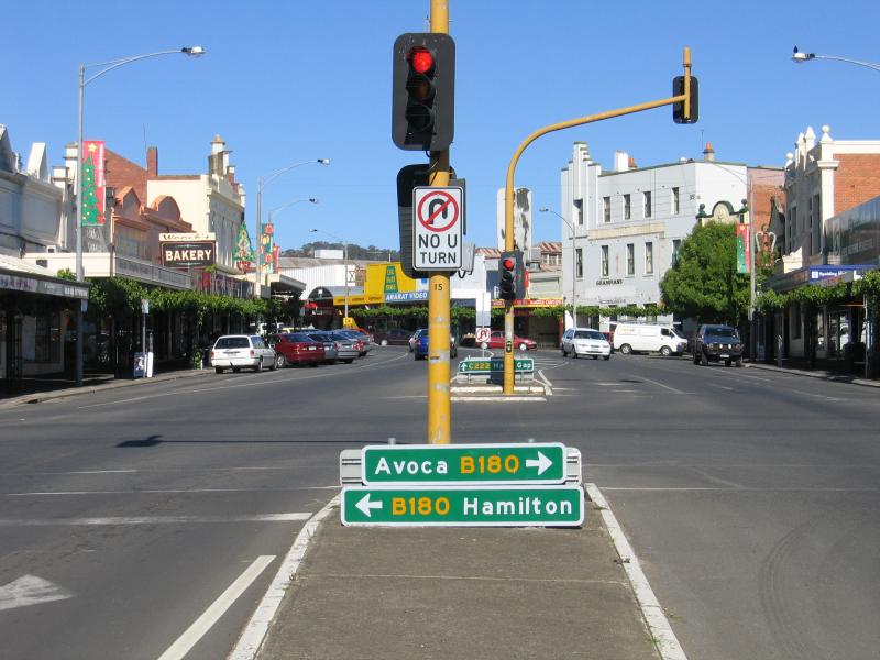 Ararat - Commercial centre and shops: View west along Barkly St at Vincent St
