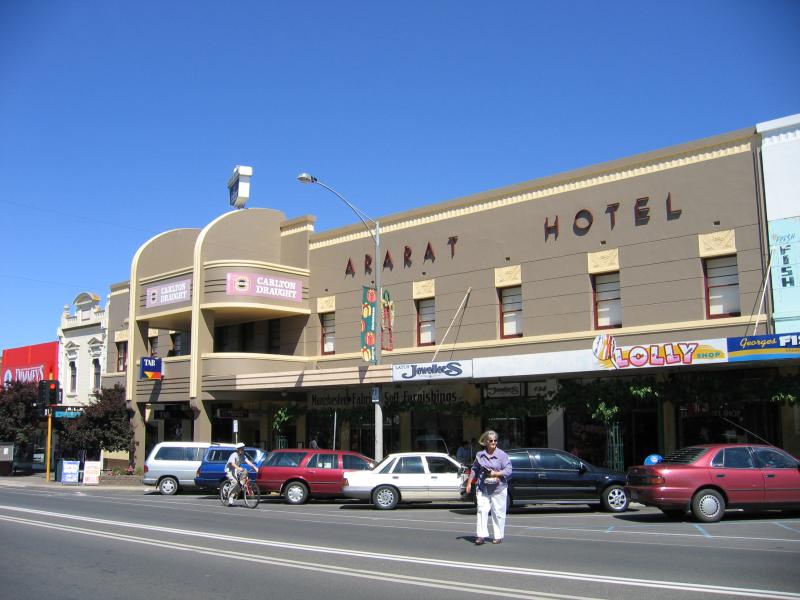 Ararat - Commercial centre and shops: Ararat Hotel, Barkly St