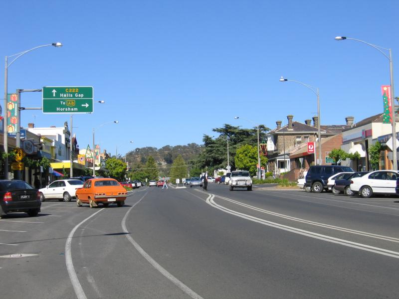 Ararat - Commercial centre and shops - View west along Barkly St towards Ingor St