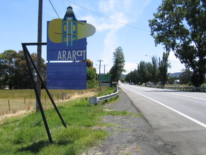 Ararat - Western Highway through Ararat: Ararat town sign, view west along Western Highway towards Cemetery Creek