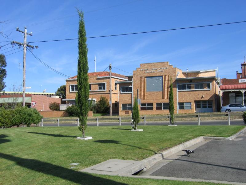 Ararat - Western Highway through Ararat: Community Centre, High St at Collings St