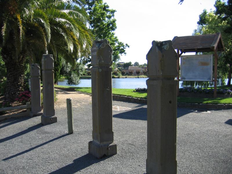 Ararat - Alexandra Gardens and Alexandra Oval: Entrance to park at Vincent St