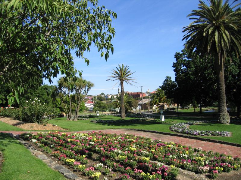 Ararat - Alexandra Gardens and Alexandra Oval: Garden beds