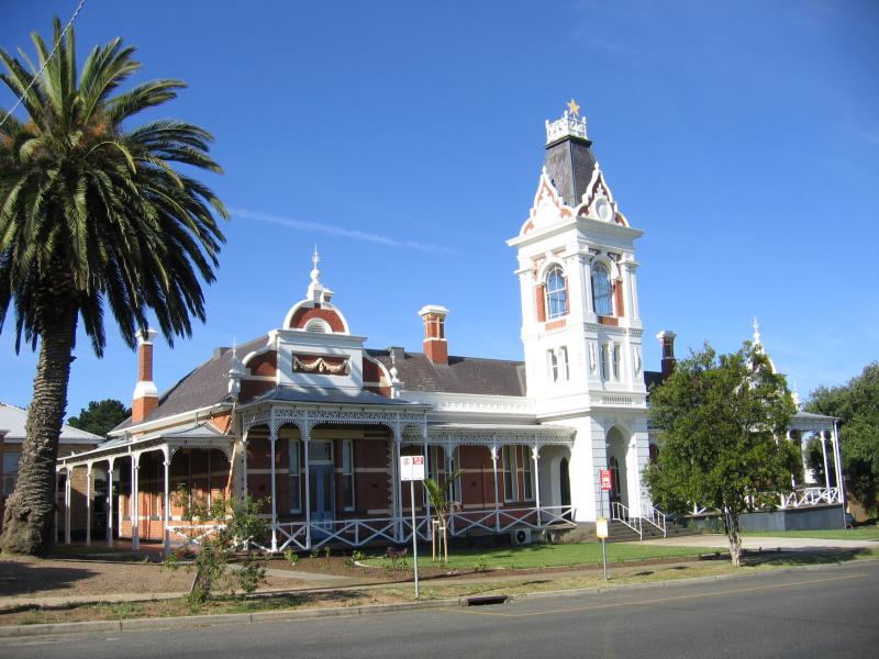 Ararat - Vincent Street and around hospital: Pyrenees House, part of hospital, Girdlestone St