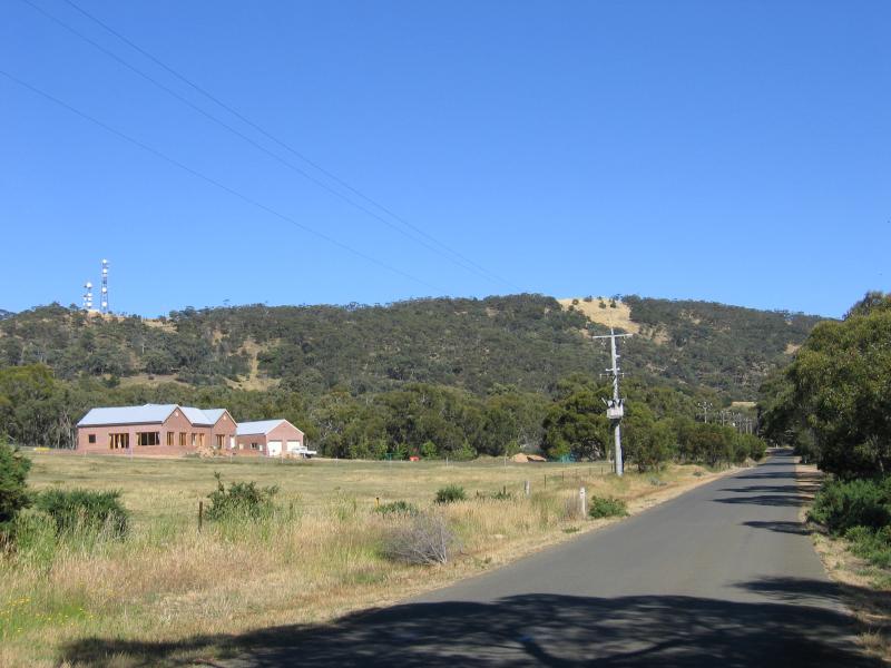 Ararat - One Tree Hill and Pioneer Memorial Lookout: View north-west along One Tree Hill Rd, east of McDonald Park Rd