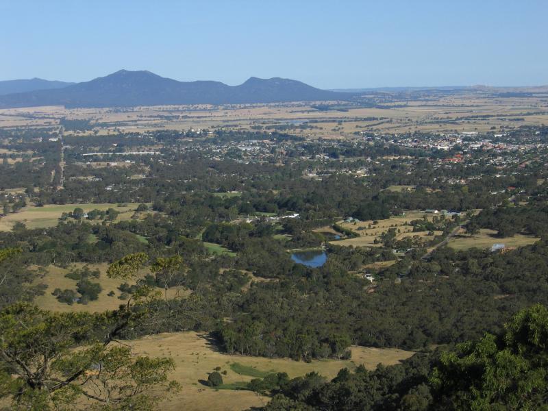 Ararat - One Tree Hill and Pioneer Memorial Lookout: Easterly view from lookout