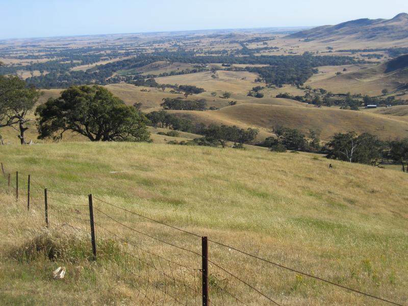 Ararat - One Tree Hill and Pioneer Memorial Lookout: Southerly view