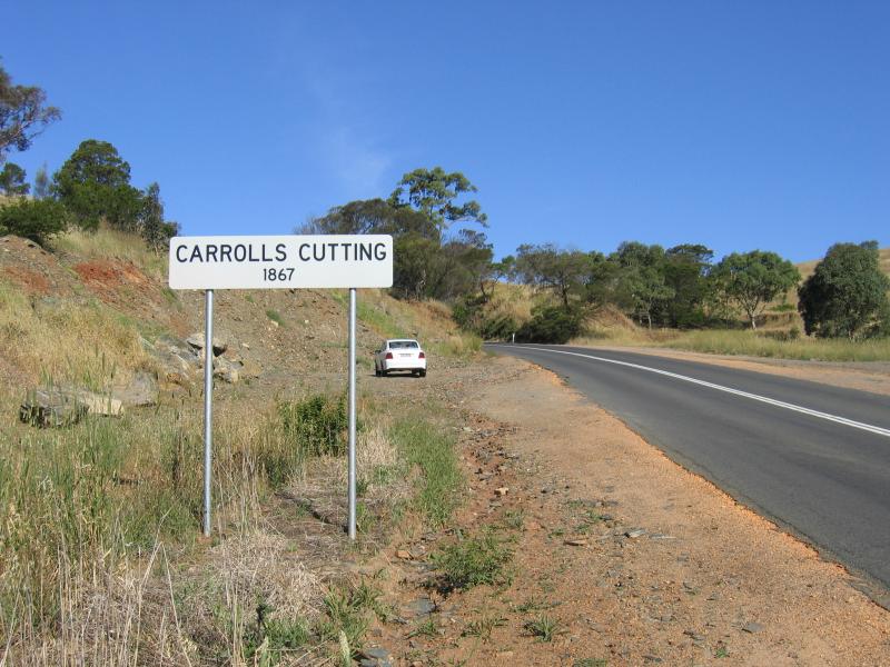 Ararat - Ararat-Pomonal Road: View east along Ararat-Pomonal Road at Carrolls Cutting