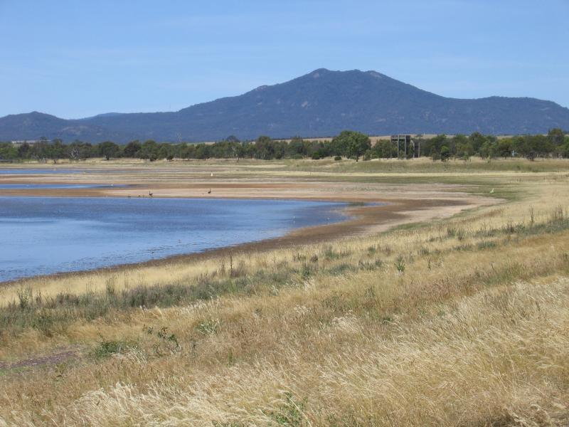 Ararat - Green Hill Lake, Western Highway, 4 km east of Ararat: View across Green Hill Lake at dam wall
