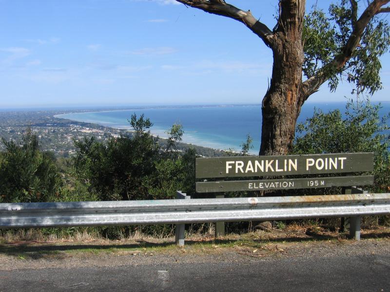 Arthurs Seat - Franklin Point: Franklin Point sign, view west along Mornington Peninsula