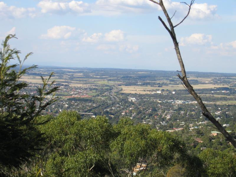 Arthurs Seat - Views near Franklin Point: View inland along Mornington Peninsula Freeway towards Dromana