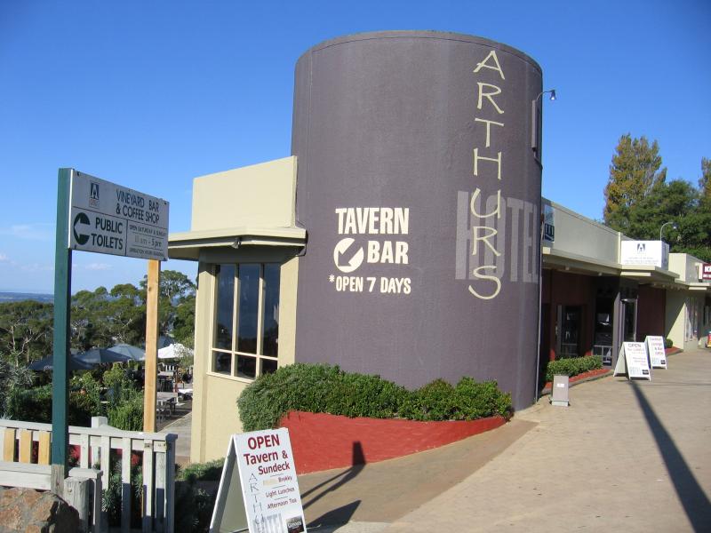 Arthurs Seat - Arthurs Hotel at mountain peak: Arthurs Hotel, next to lookout