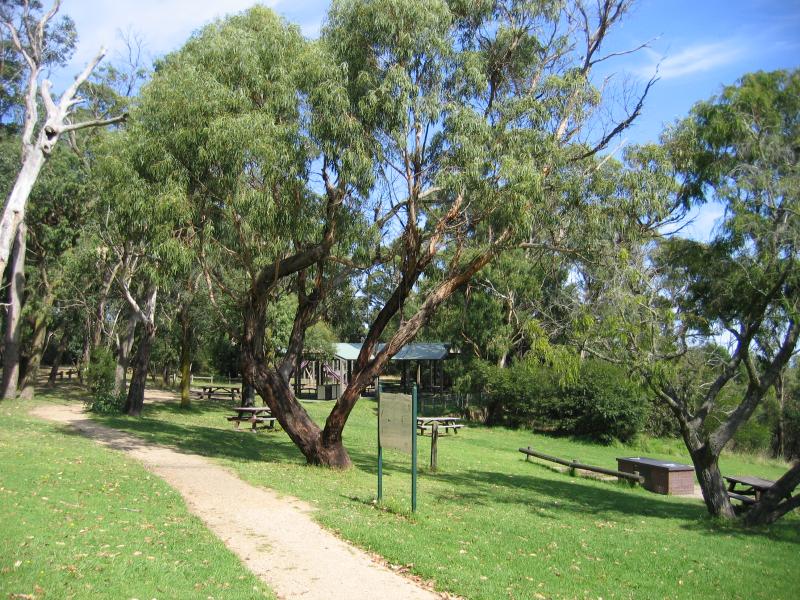 Arthurs Seat - Other attractions at the peak: Park opposite end of Purves Rd
