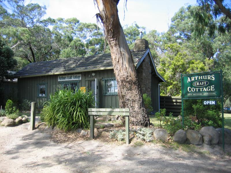 Arthurs Seat - Other attractions at the peak: Arthurs Craft Cottage