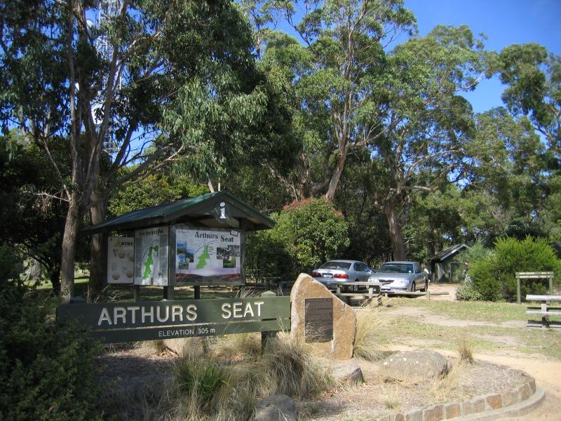 Arthurs Seat - Other attractions at the peak: Information board and sign near lookout tower