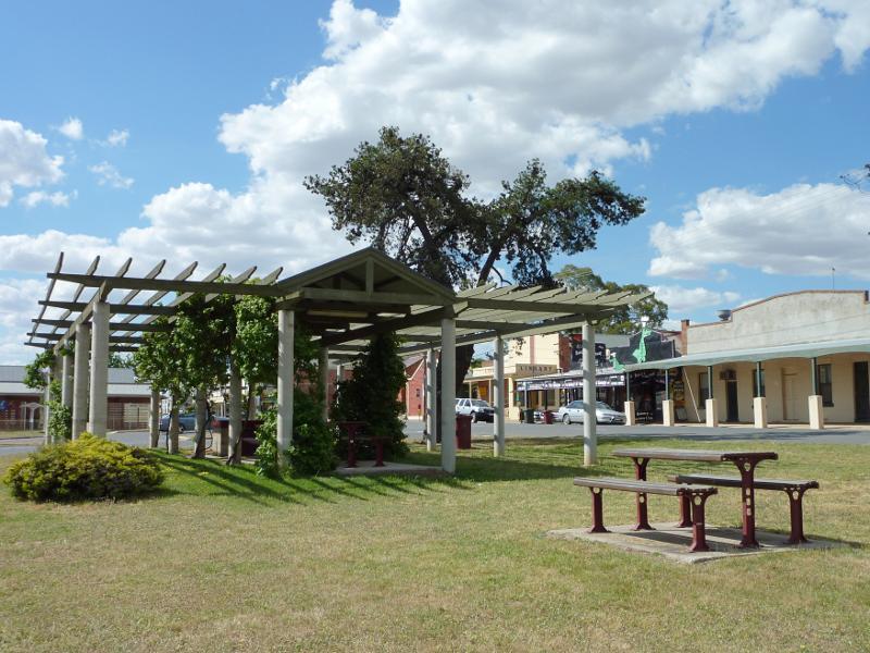 Avoca - Shops and commercial centre, High Street: View north along High St towards BBQ shelter between Bridport St and Cambridge St