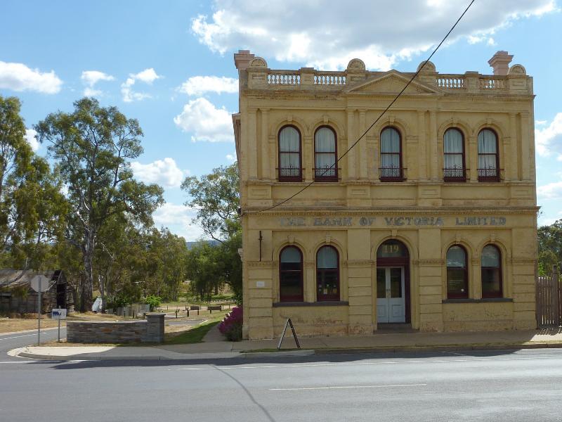 Avoca - Shops and commercial centre, High Street: Old bank, view west across High St at Cambridge St