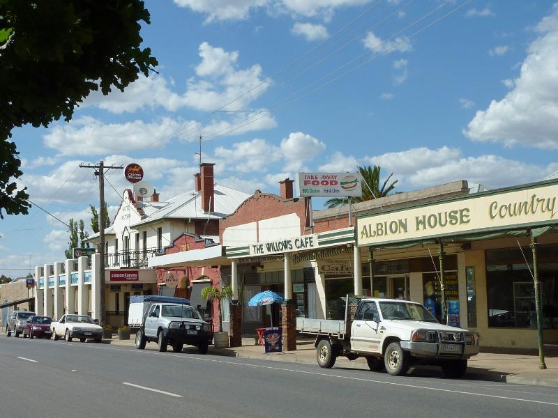 Avoca - Shops and commercial centre, High Street: View north along eastern side of High St, north of Cambridge St