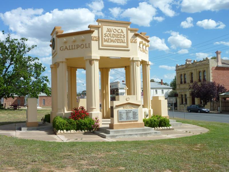 Avoca - Shops and commercial centre, High Street: Avoca Soldiers Memorial, view south along centre of High St towards Cambridge St