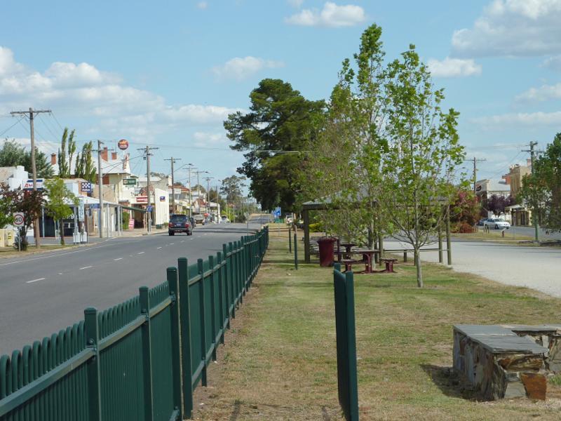 Avoca - Shops and commercial centre, High Street: View south along High St between Duke St and Russell St